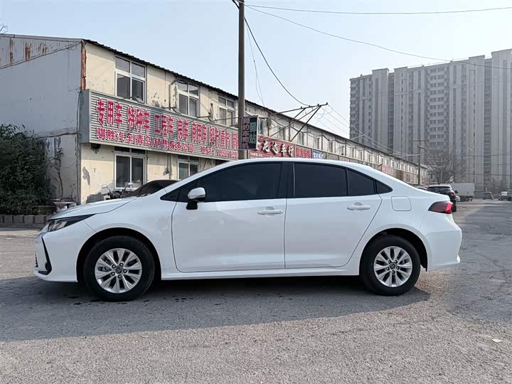 Фото 4 - Toyota Corolla