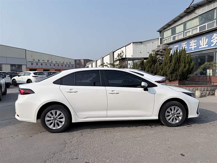 Фото 5 - Toyota Corolla