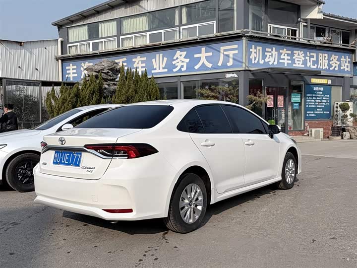 Фото 8 - Toyota Corolla