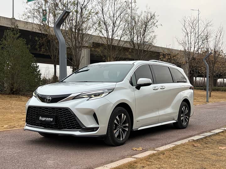 Фото 1 - Toyota Granvia