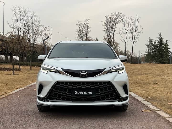 Фото 2 - Toyota Granvia