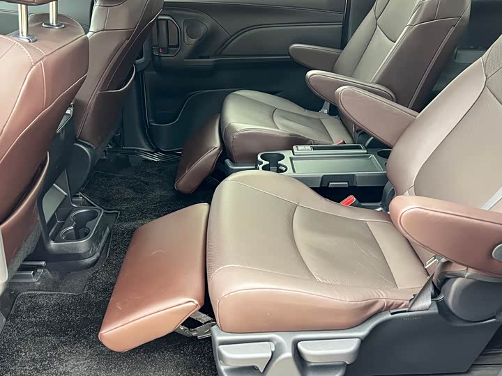 Фото 6 - Toyota Granvia