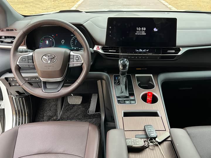 Фото 7 - Toyota Granvia