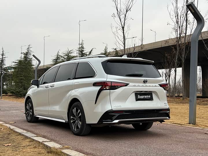 Фото 9 - Toyota Granvia