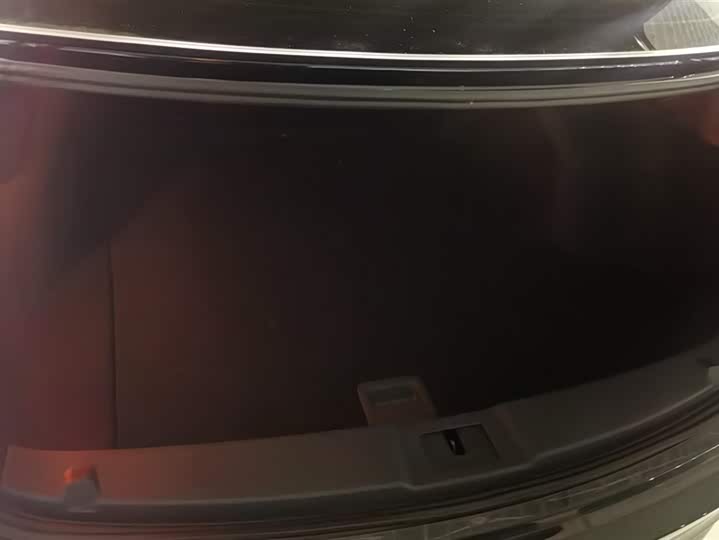 Фото 4 - Hongqi E-QM5