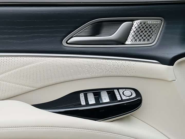 Фото 8 - Denza D9