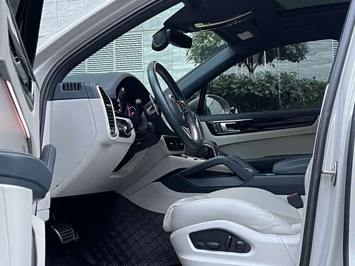 Фото 8 - Porsche Cayenne