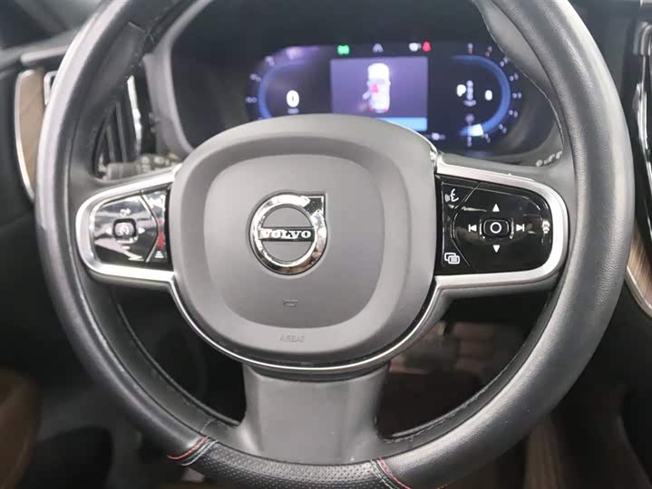 Фото 6 - Volvo XC60