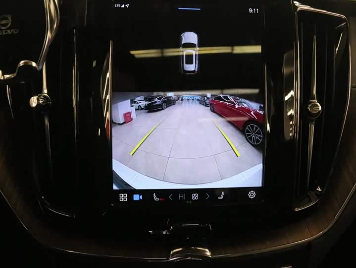 Фото 8 - Volvo XC60