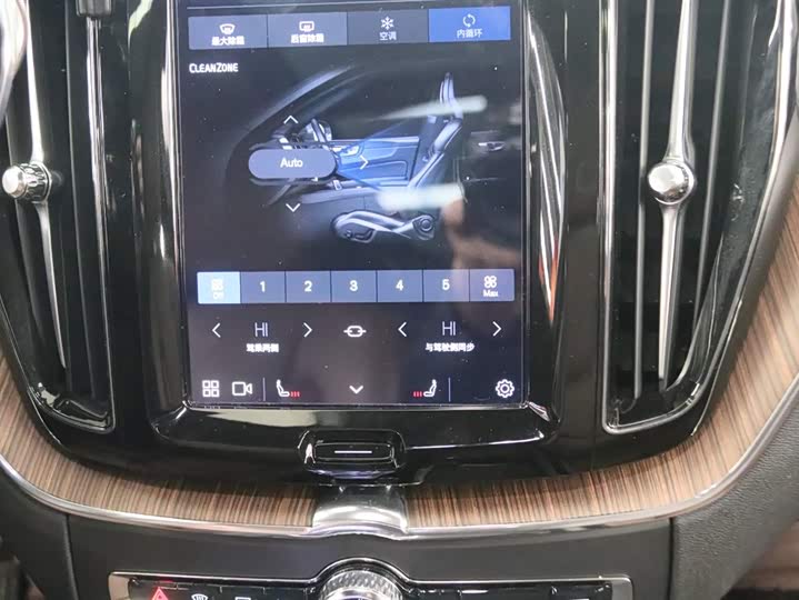 Фото 9 - Volvo XC60