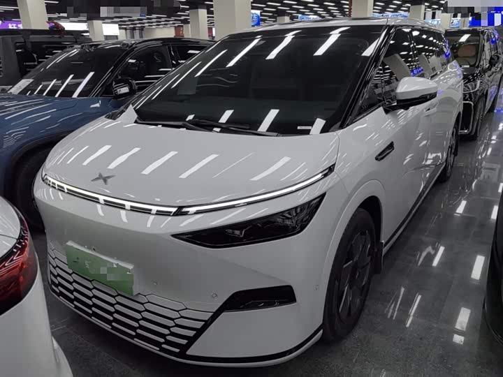 Фото 3 - XPeng X9