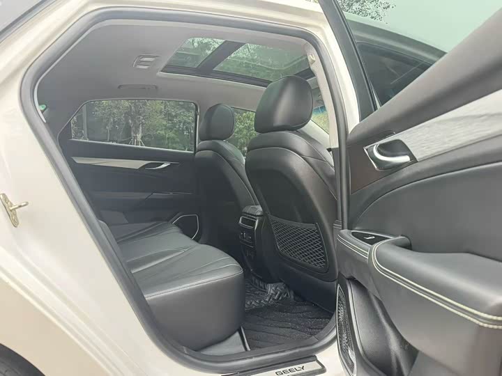 Фото 6 - Geely Emgrand GT