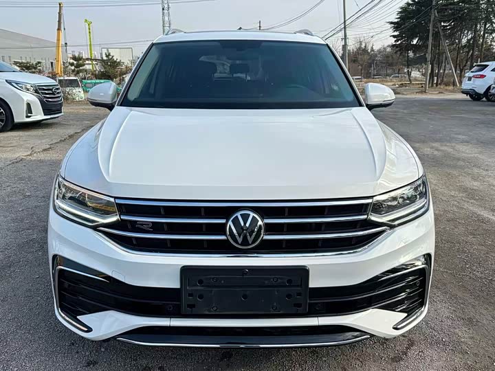 Фото 2 - Volkswagen Tiguan L Pro