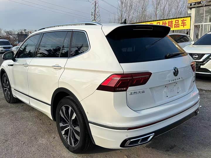 Фото 3 - Volkswagen Tiguan L Pro
