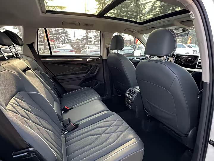 Фото 7 - Volkswagen Tiguan L Pro