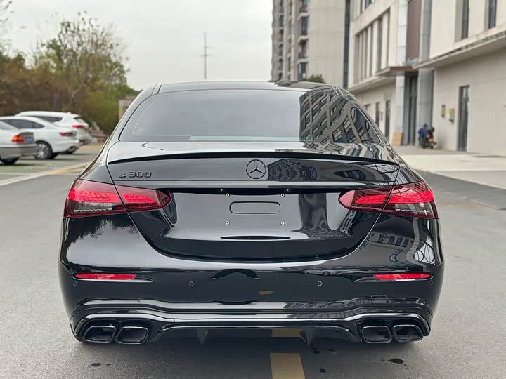 Фото 4 - Mercedes-Benz E-Class