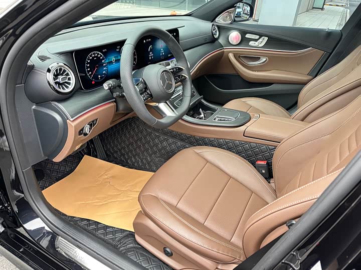 Фото 7 - Mercedes-Benz E-Class