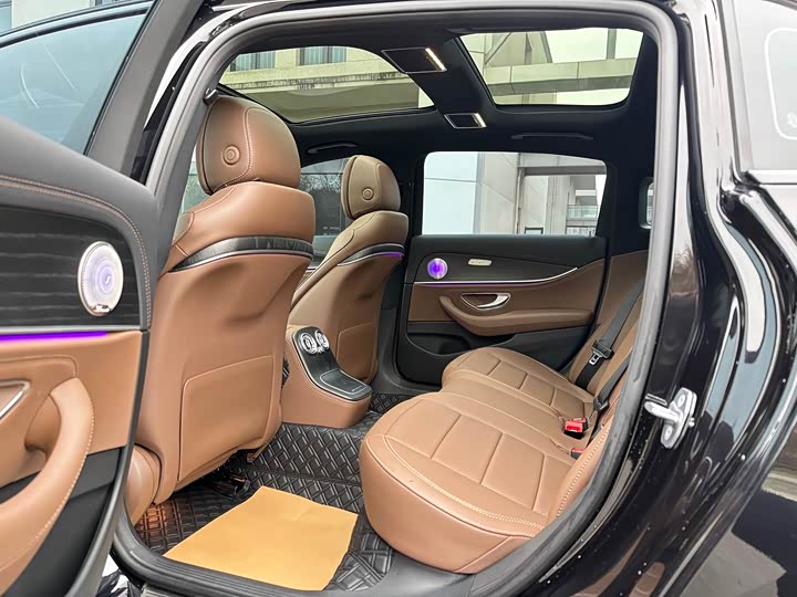 Фото 9 - Mercedes-Benz E-Class