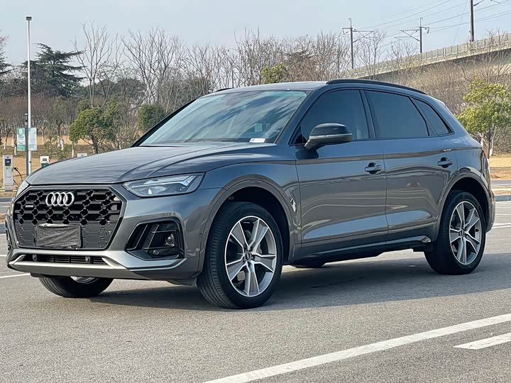 Фото 1 - Audi Q5L