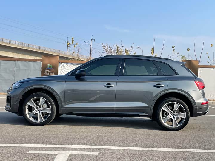 Фото 8 - Audi Q5L