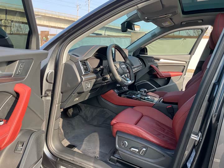 Фото 9 - Audi Q5L