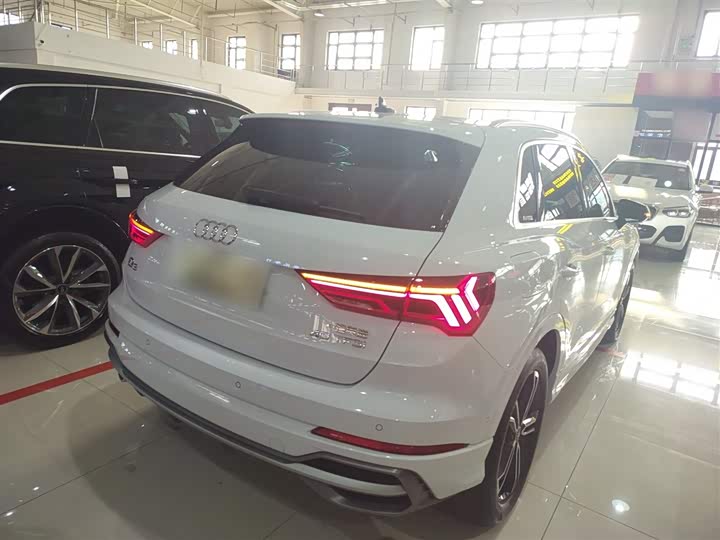 Фото 7 - Audi Q3