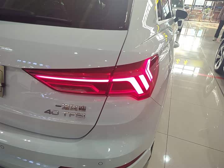 Фото 8 - Audi Q3