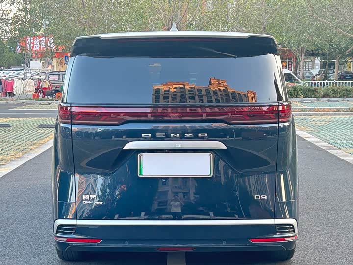 Фото 5 - Denza D9