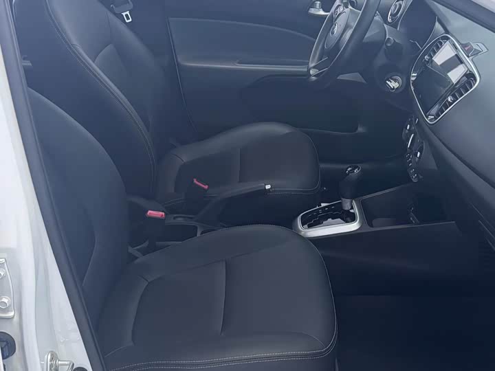 Фото 8 - Kia Pegas