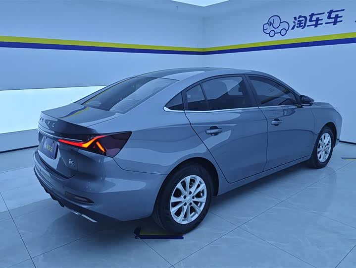 Фото 3 - Roewe i5