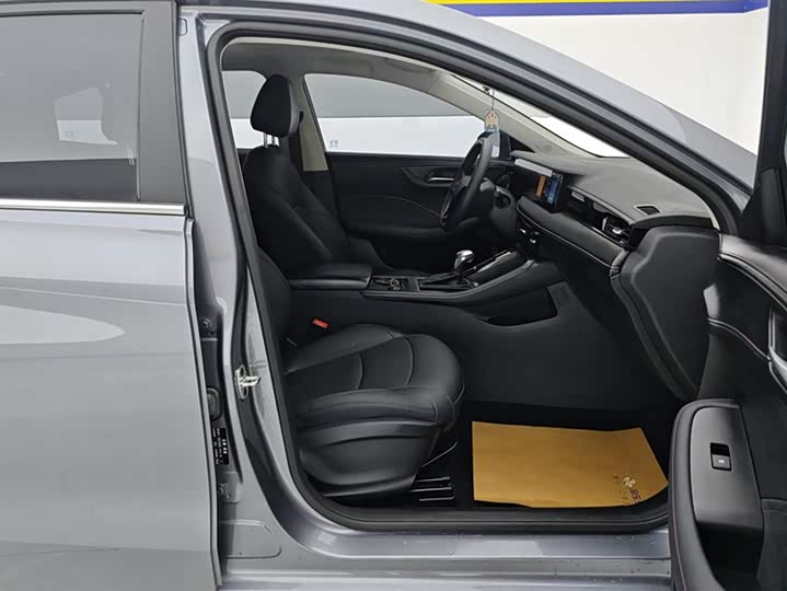 Фото 8 - Roewe i5