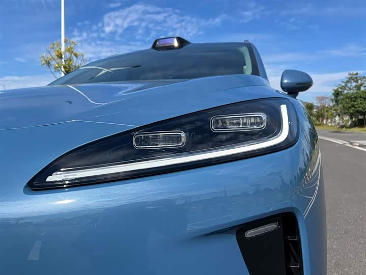 Фото 6 - Shangjie (Huawei × SAIC) H5