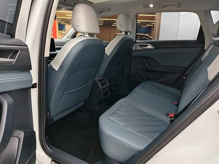 Фото 8 - Volkswagen Tharu