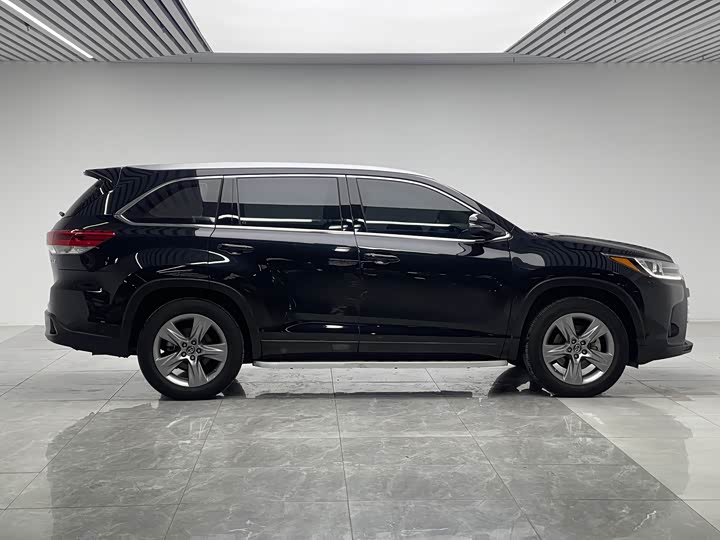 Фото 8 - Toyota Highlander