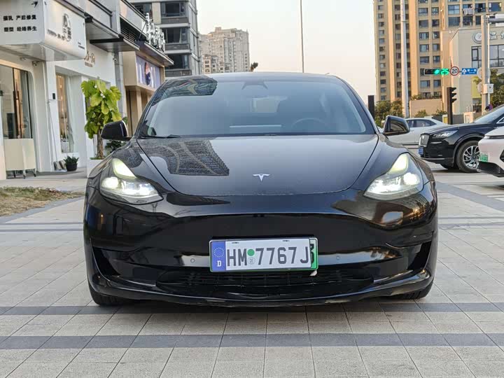 Фото 1 - Tesla Model 3