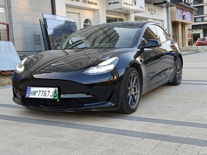 Фото 3 - Tesla Model 3