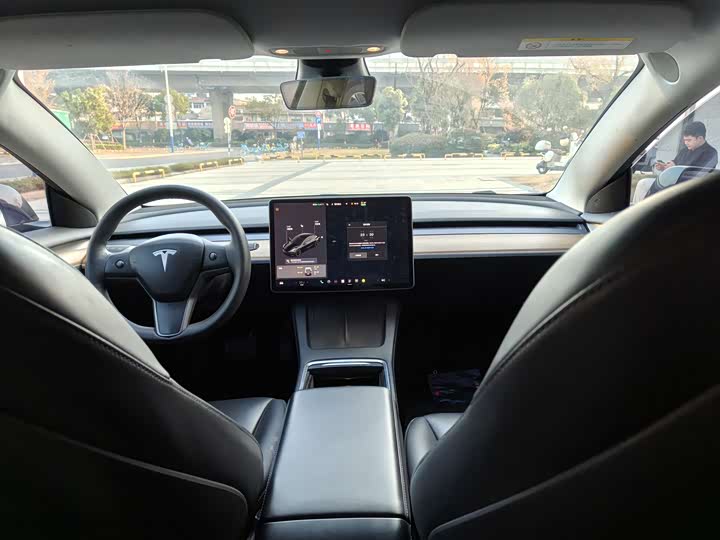 Фото 6 - Tesla Model 3