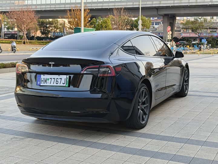 Фото 9 - Tesla Model 3