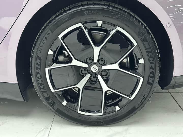 Фото 8 - Xiaomi SU7