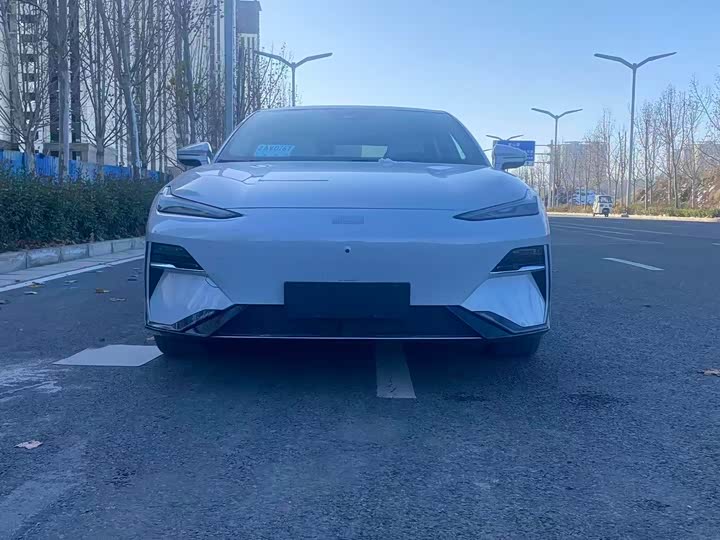 Фото 2 - Geely Galaxy E8