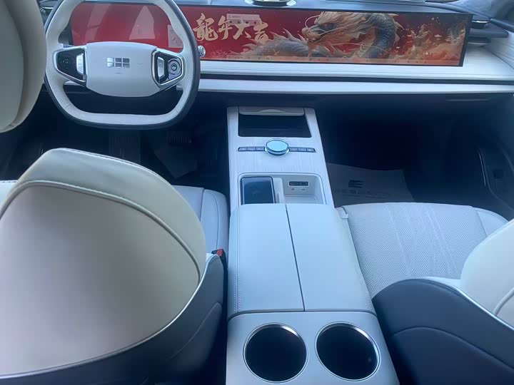 Фото 6 - Geely Galaxy E8