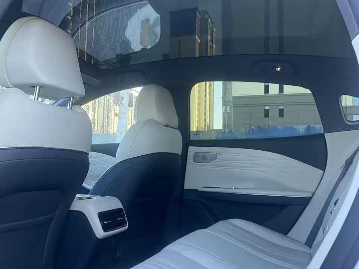 Фото 7 - Geely Galaxy E8