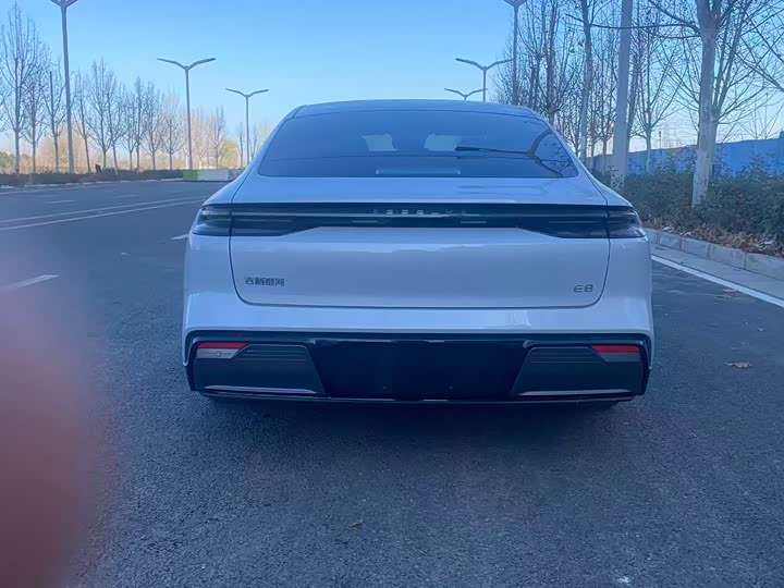 Фото 8 - Geely Galaxy E8