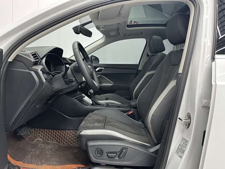 Фото 4 - Audi Q3