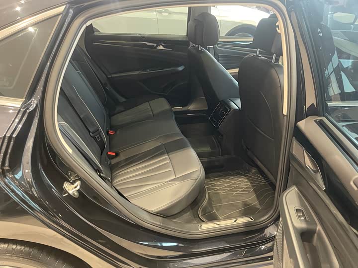 Фото 5 - Volkswagen Passat