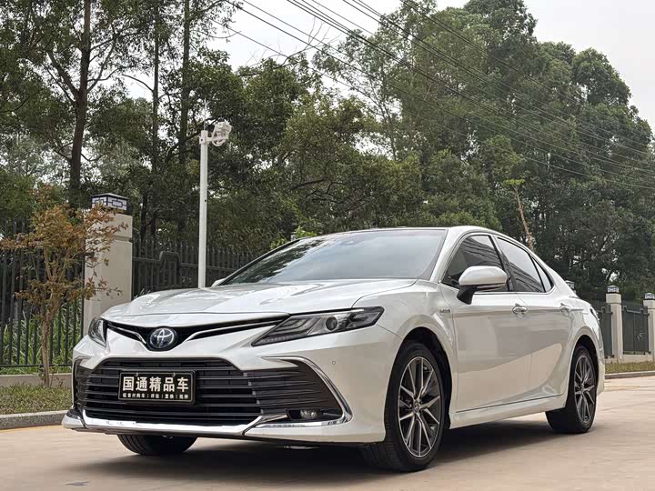 Фото 1 - Toyota Camry