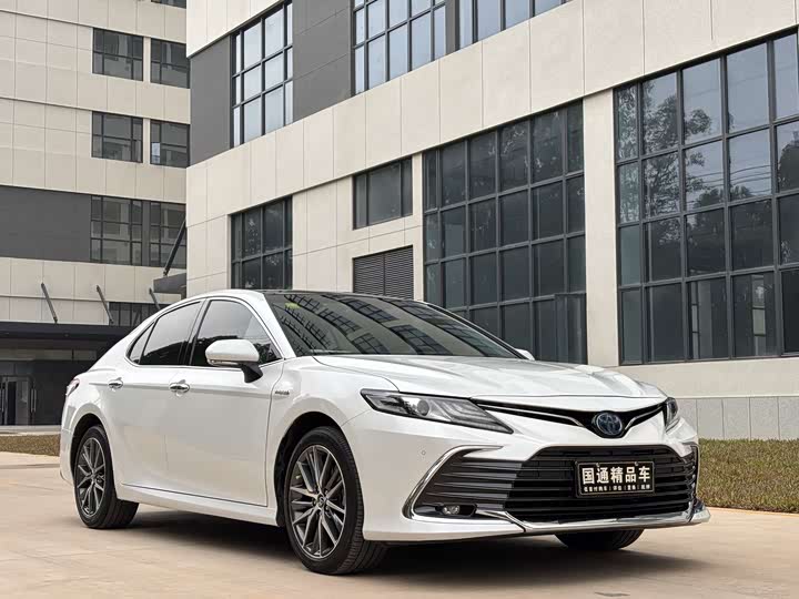 Фото 3 - Toyota Camry