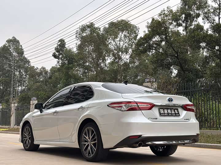 Фото 4 - Toyota Camry