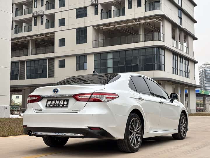 Фото 6 - Toyota Camry