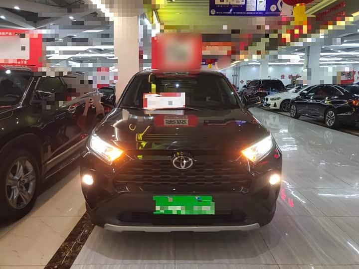 Фото 3 - Toyota RAV4